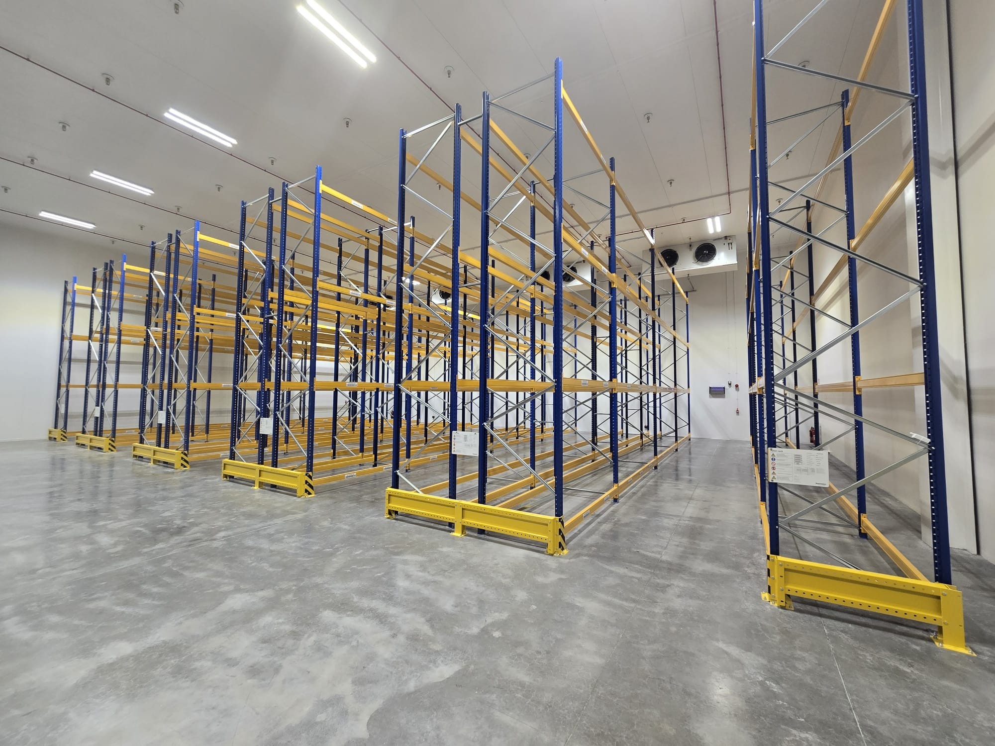 Warehouse GMP temperature-controlled storage, for life sciences ...